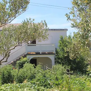 spacious-and-bright-apartement-in-heart-of-island.primorje-gorskikotar.com/